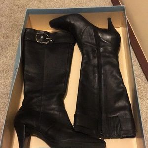 Gorgeous knee high black heeled boots